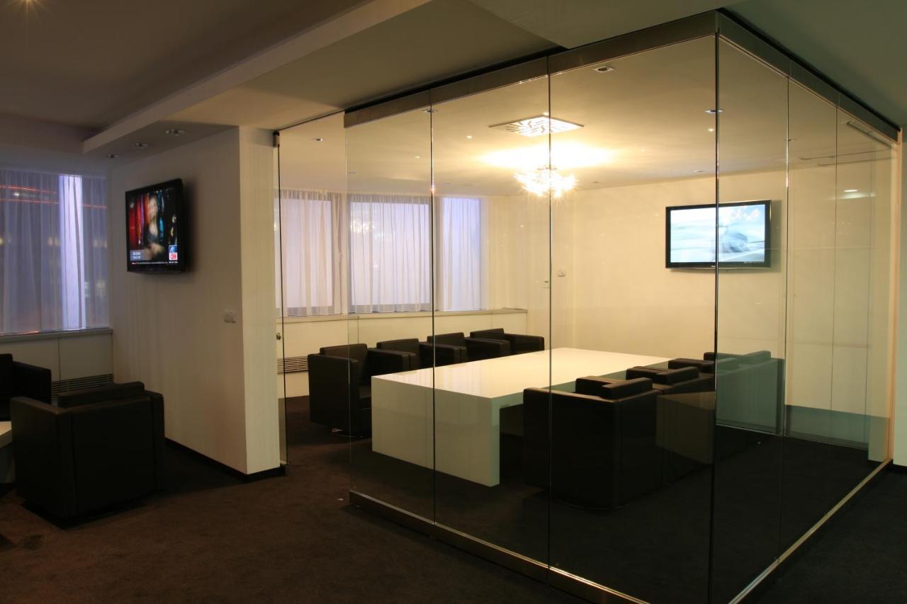 Tempus Club Garni Hotel Братислава Экстерьер фото